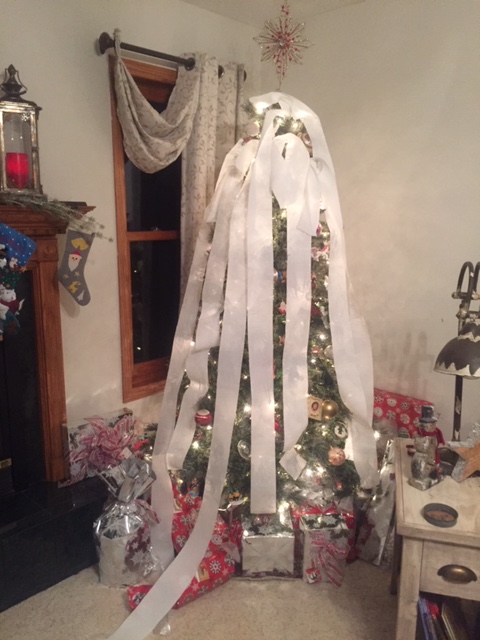 Elf on the Shelf TP the Christmas Tree tamcam10