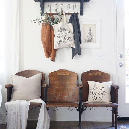 entryway decor ideas with vintage theater chairs (2)