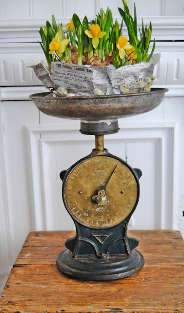 Decorate with Books and Book Pages Plant Holder Wrap